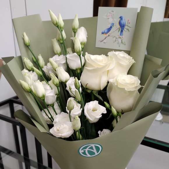 Белый авторский букет - L в корейской упаковке