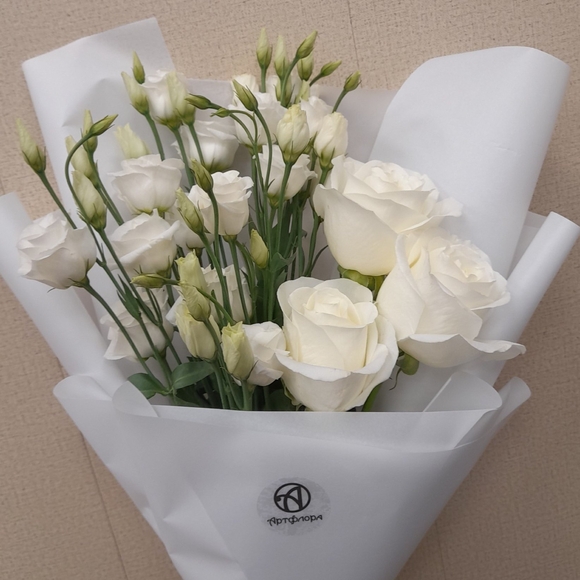 Белый авторский букет - L в корейской упаковке