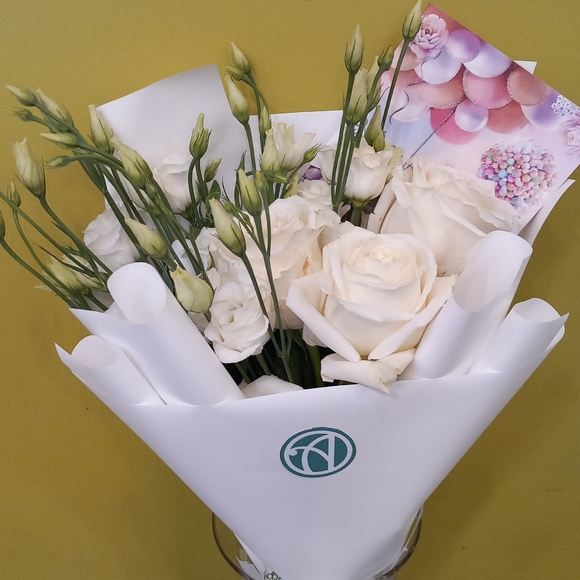 Белый авторский букет - L в корейской упаковке