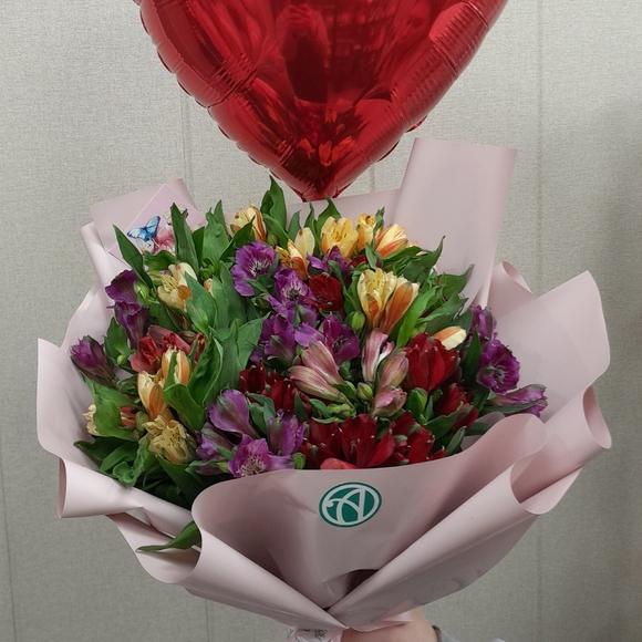 Набор размер L с букетом 25 альстромерий в корейской упаковке