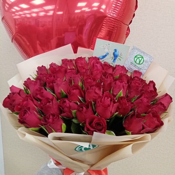 Букет из 51 красной розы 35 см (Кения) в корейской упаковке