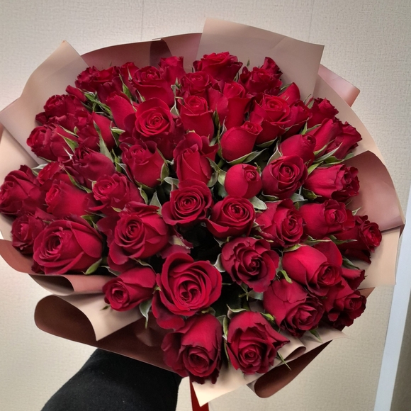 Букет из 51 красной розы 35 см (Кения) в корейской упаковке