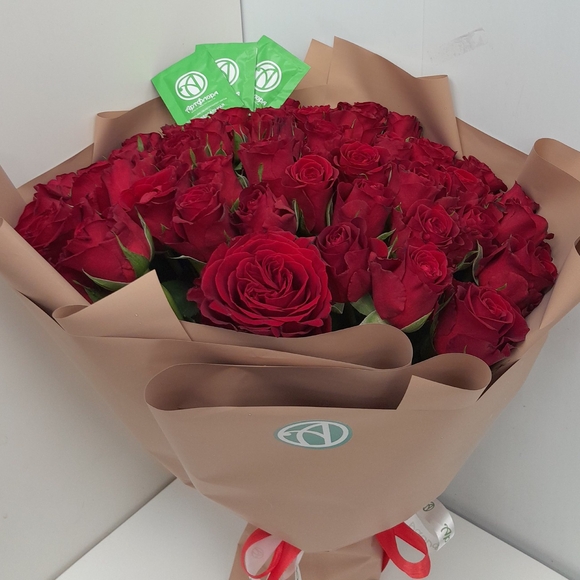 Букет из 51 красной розы 35 см (Кения) в корейской упаковке