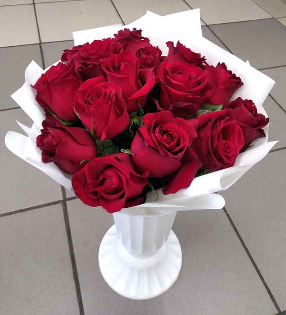 Букет из 15 красных роз Кения (35 см)