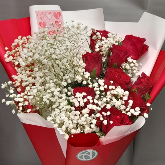 Букет из красных роз 50 см (Кения) и гипсофилы - S в корейской упаковке