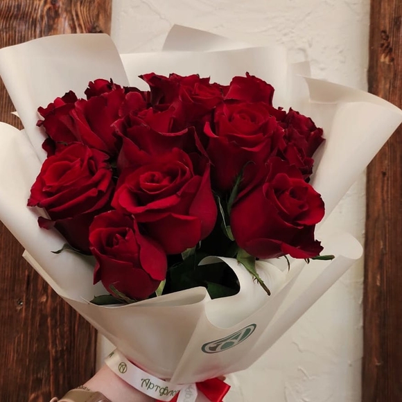 Букет из 15 красных роз Кения (35 см)