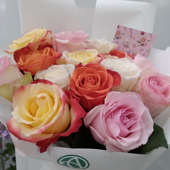 Букет из 15 роз нежный микс 50 см (Эквадор) в корейской упаковке