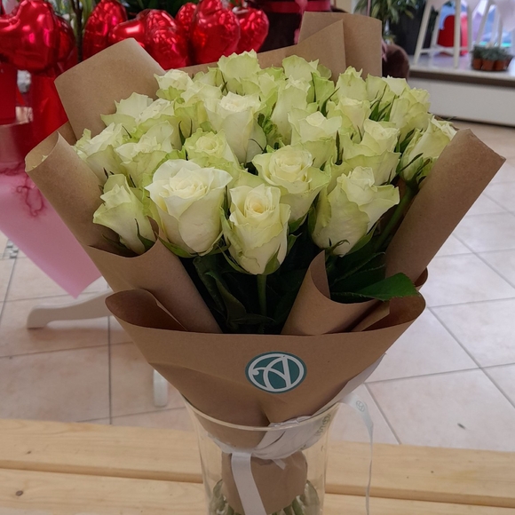 Букет из 25 белых роз 35 см (Кения)