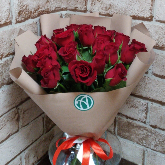 Букет из 25 красных роз Кения (35 см)