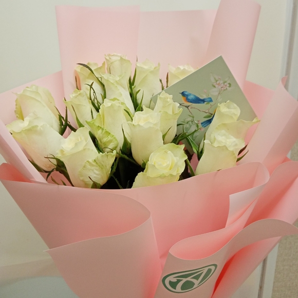 Букет из 15 белых роз Кения (35 см)