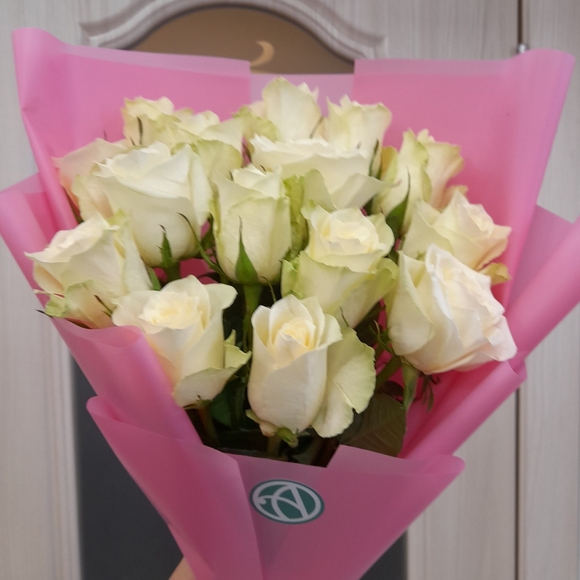 Букет из 15 белых роз Кения (35 см)