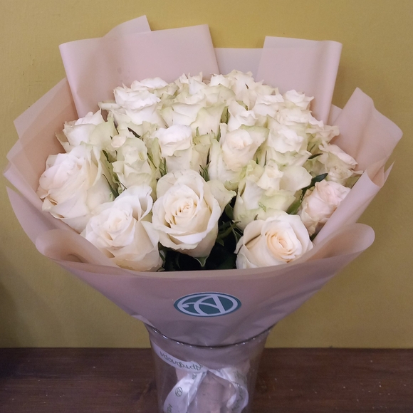 Букет из 25 белых роз 35 см (Кения)