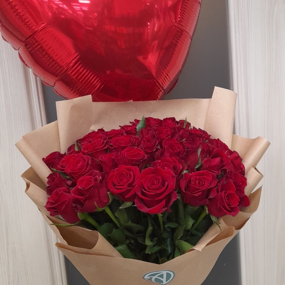 Букет из 51 красной розы 35 см (Кения) в корейской упаковке