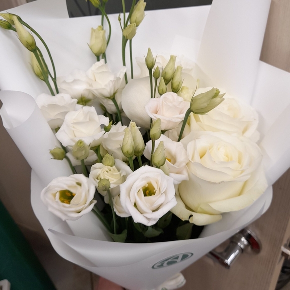 Белый авторский букет - L в корейской упаковке