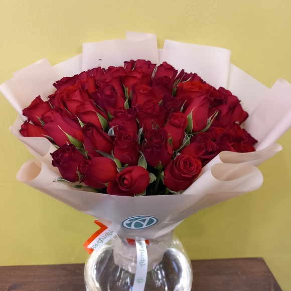 Букет из 51 красной розы 35 см (Кения) в корейской упаковке