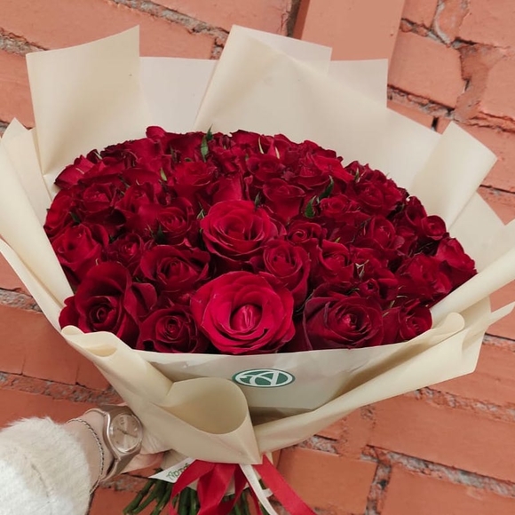 Букет из 51 красной розы 35 см (Кения) в корейской упаковке