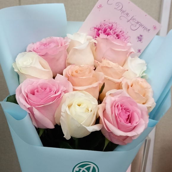 Букет из 11 роз нежный микс 50 см (Эквадор) в корейской упаковке