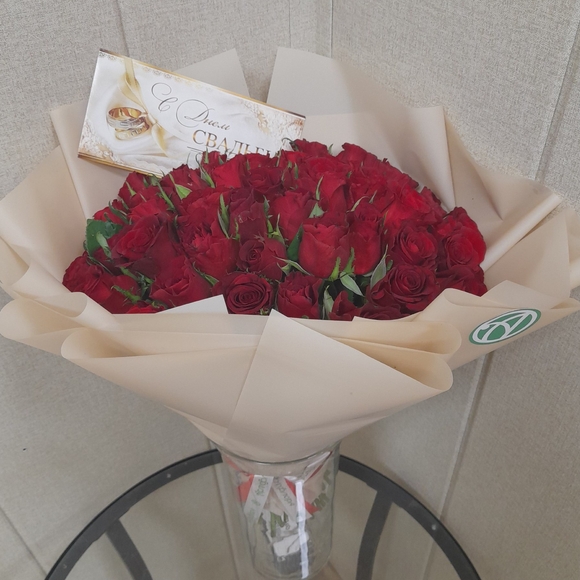 Букет из 51 красной розы 35 см (Кения) в корейской упаковке