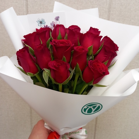 Букет из 15 красных роз Кения (35 см)