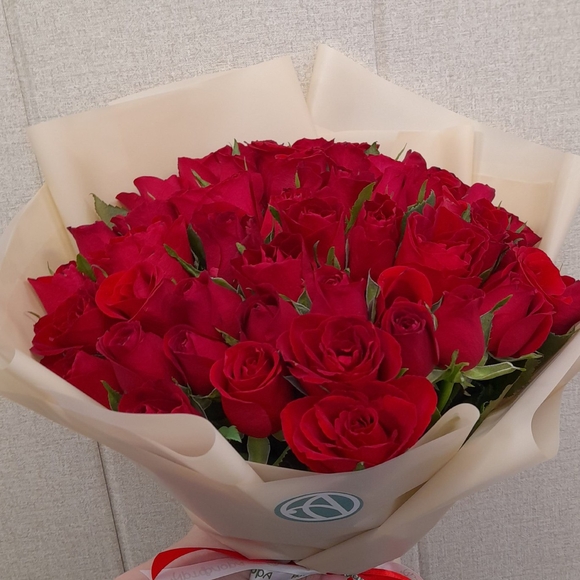 Букет из 51 красной розы 35 см (Кения) в корейской упаковке