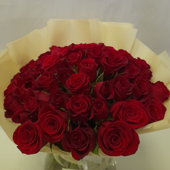 Букет из 51 красной розы 35 см (Кения) в корейской упаковке