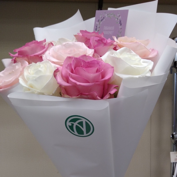 Букет из 11 роз нежный микс 50 см (Эквадор) в корейской упаковке