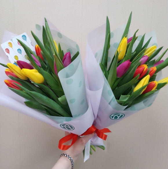 11 тюльпанов микс в корейской упаковке