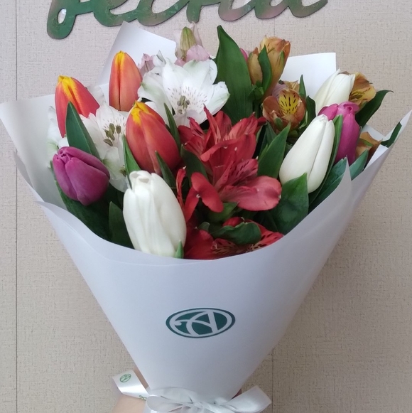 Букет из тюльпанов и альстромерии микс - S