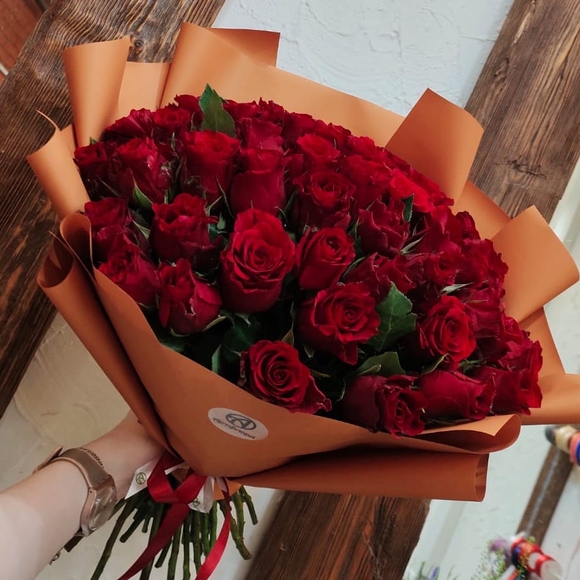 Букет из 51 красной розы 35 см (Кения) в корейской упаковке