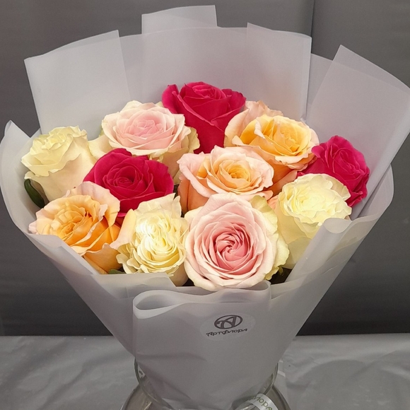 Букет из 11 роз нежный микс 50 см (Эквадор) в корейской упаковке