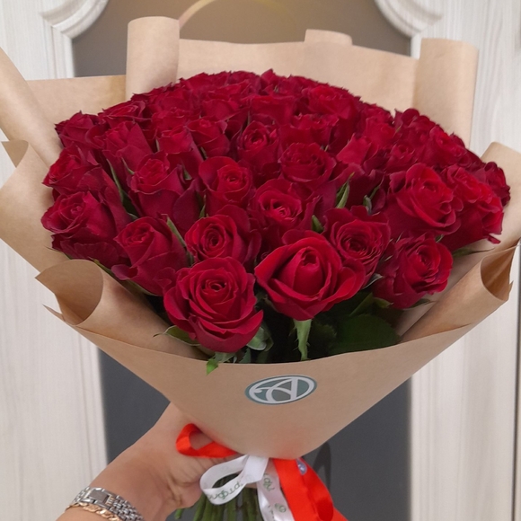 Букет из 51 красной розы 35 см (Кения) в корейской упаковке