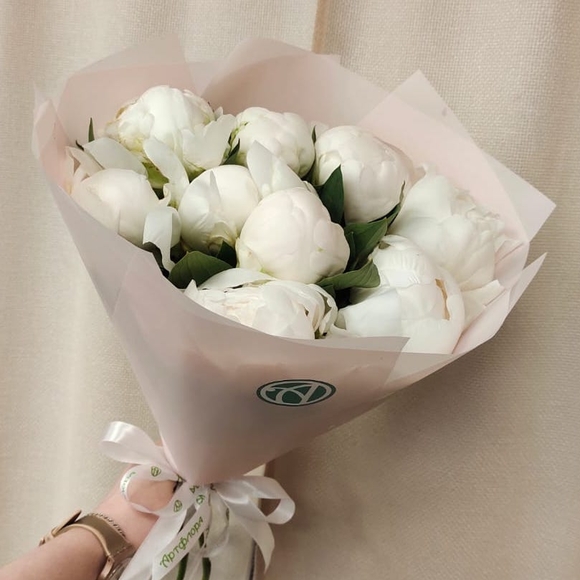 Букет из 9 белых пионов (Голландия) 