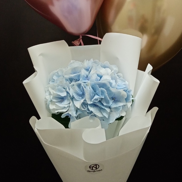 Букет из 1 голубой гортензии