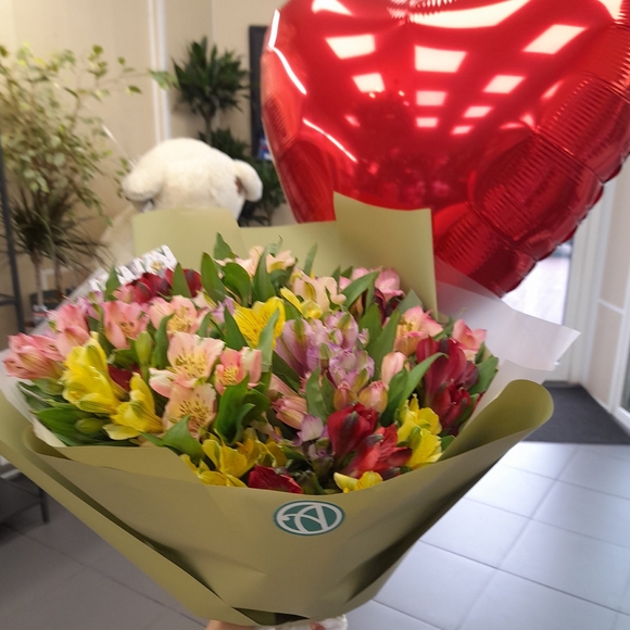 Набор размер L с букетом 25 альстромерий в корейской упаковке