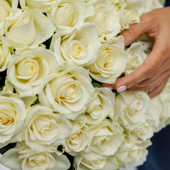 Букет из 51 белой розы 50 см (Россия)