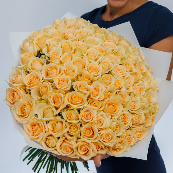 Букет из 101 кремовой розы 50 см (Россия)