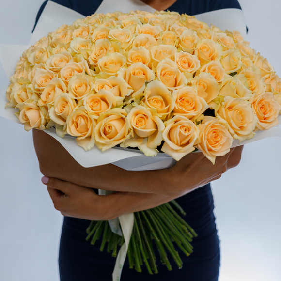 Букет из 101 кремовой розы 50 см (Россия)