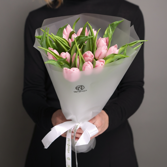 Букет из 15 розовых тюльпанов (Голландия) в корейской матовой упаковке