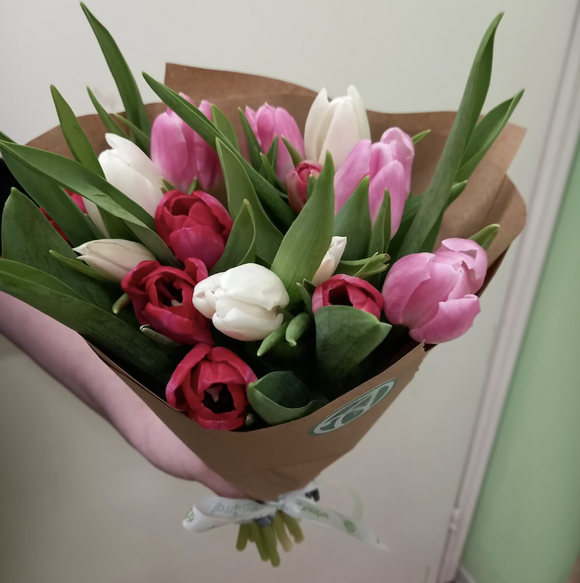 Букет из 15 тюльпанов нежный микс