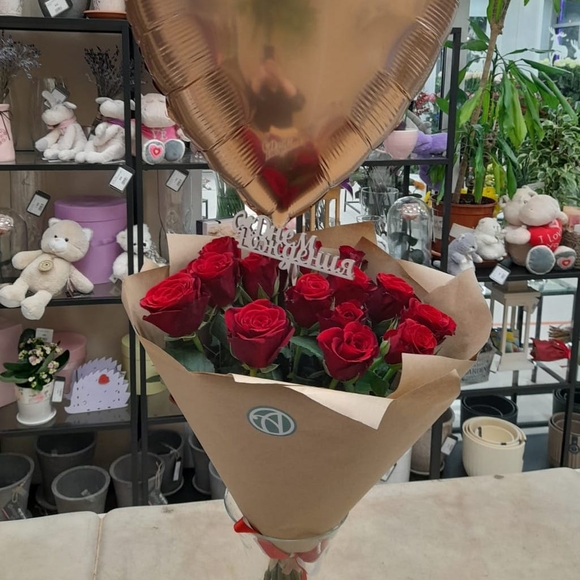 Набор размер M с букетом 15 роз Кения (50 см)